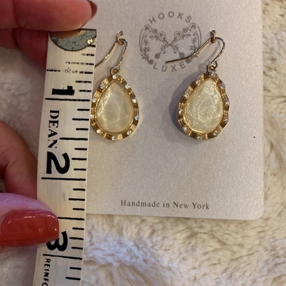 Earrings Creamy Dangling soft shimmering Gold sparkle earrings - Picture 4 of 4